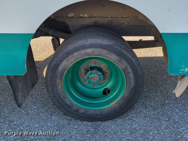 image for item LY9489 2009 Freightliner MT45 delivery truck