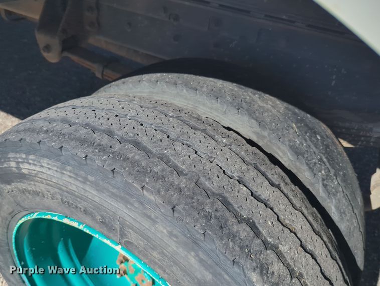 image for item LY9489 2009 Freightliner MT45 delivery truck