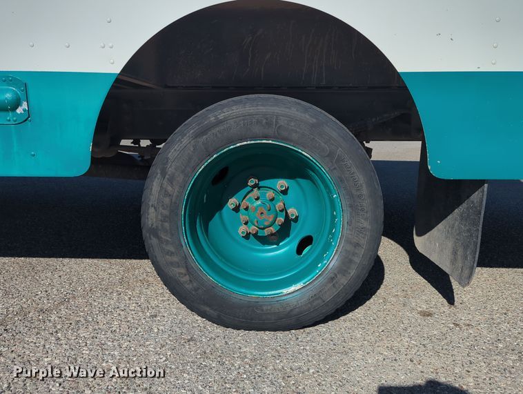 image for item LY9489 2009 Freightliner MT45 delivery truck