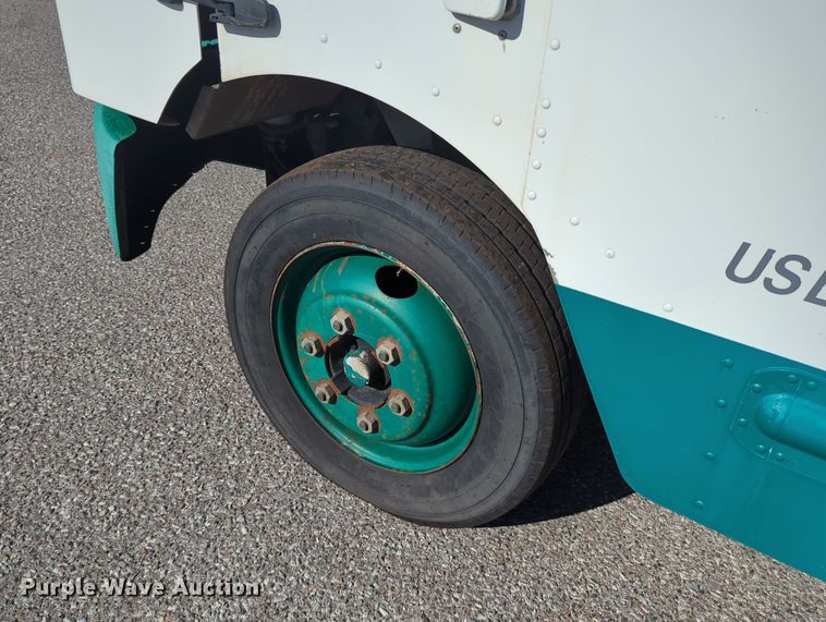 image for item LY9489 2009 Freightliner MT45 delivery truck