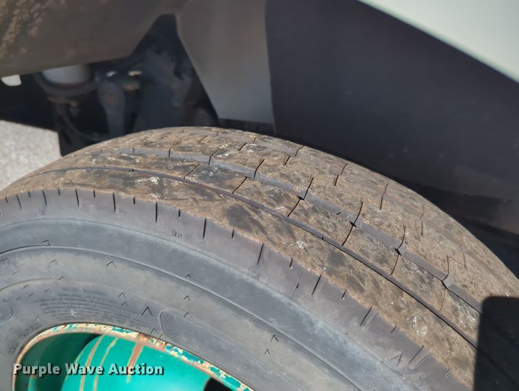 image for item LY9489 2009 Freightliner MT45 delivery truck