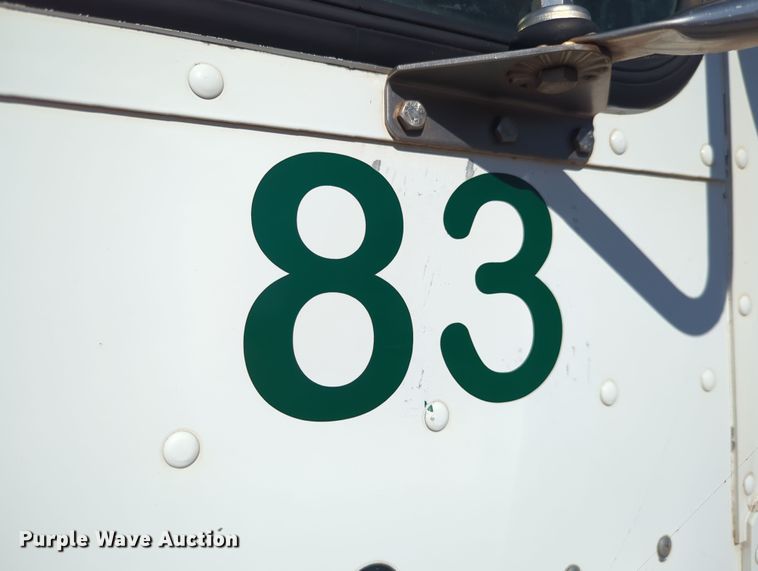 image for item LY9489 2009 Freightliner MT45 delivery truck