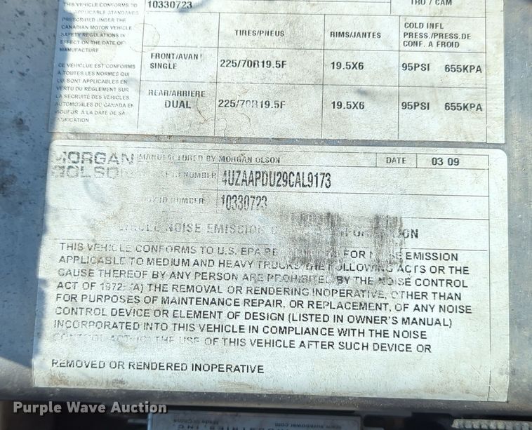 image for item LY9489 2009 Freightliner MT45 delivery truck