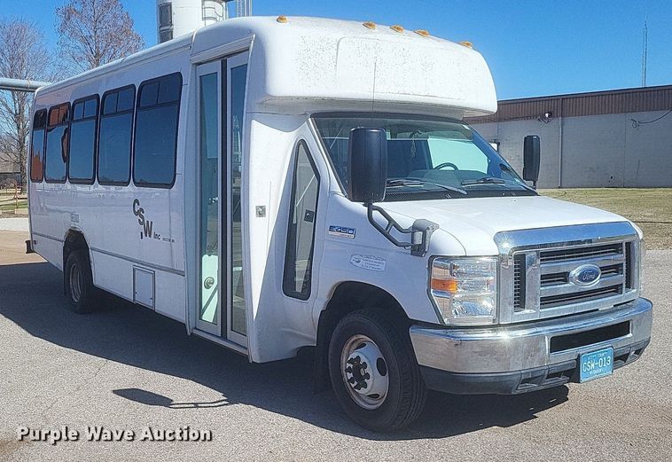 image for item MI9959 2013 Ford E450 Super Duty shuttle bus