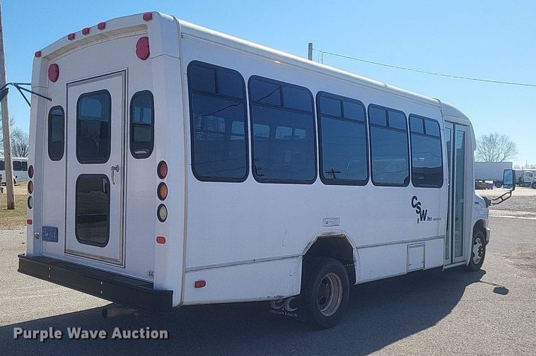 image for item MI9959 2013 Ford E450 Super Duty shuttle bus