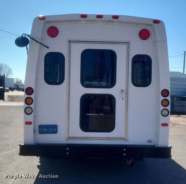 image for item MI9959 2013 Ford E450 Super Duty shuttle bus