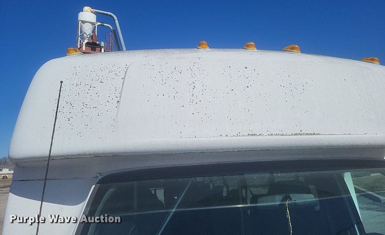 image for item MI9959 2013 Ford E450 Super Duty shuttle bus