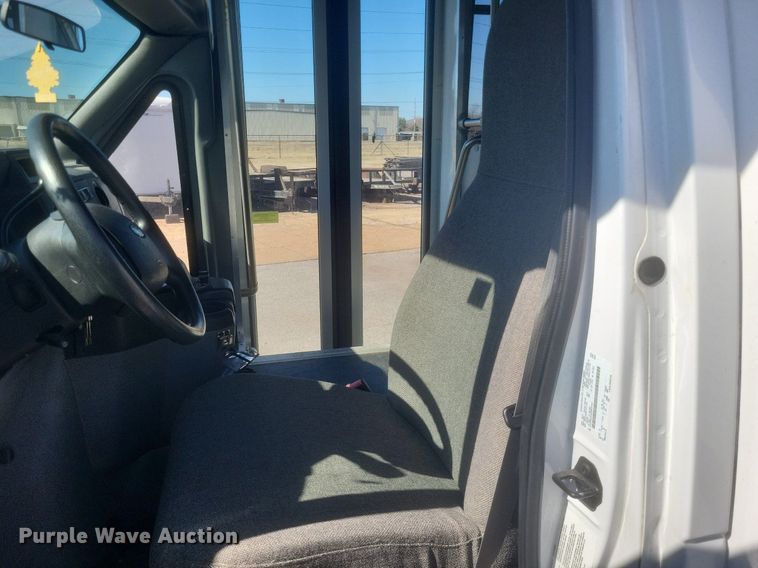 image for item MI9959 2013 Ford E450 Super Duty shuttle bus