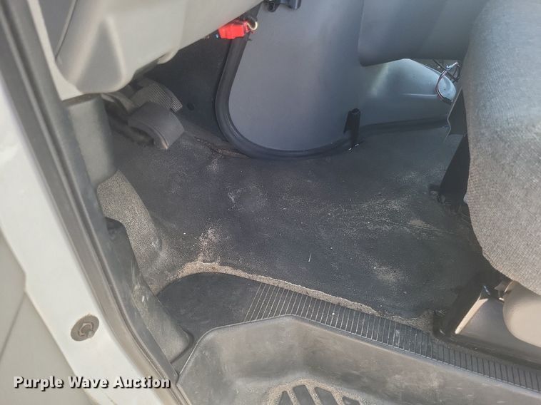 image for item MI9959 2013 Ford E450 Super Duty shuttle bus