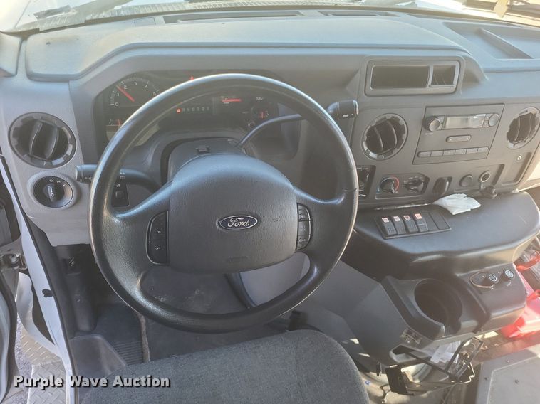 image for item MI9959 2013 Ford E450 Super Duty shuttle bus