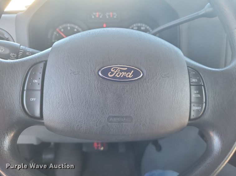 image for item MI9959 2013 Ford E450 Super Duty shuttle bus