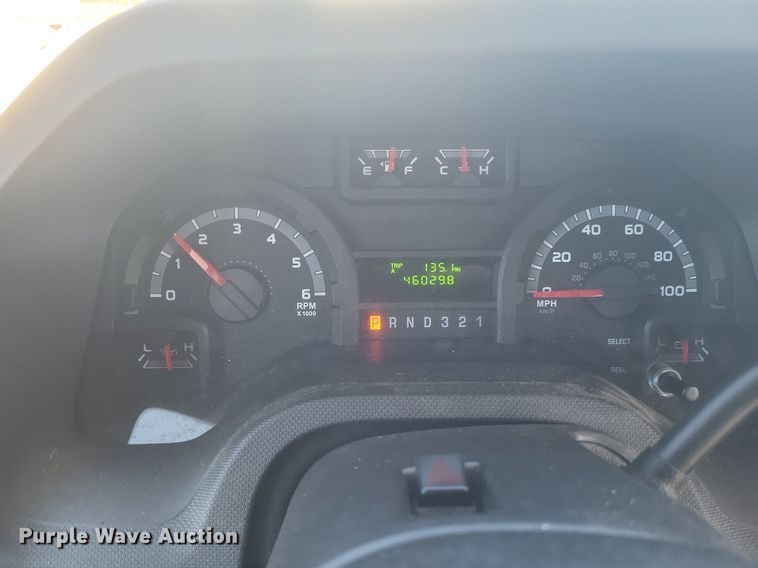 image for item MI9959 2013 Ford E450 Super Duty shuttle bus