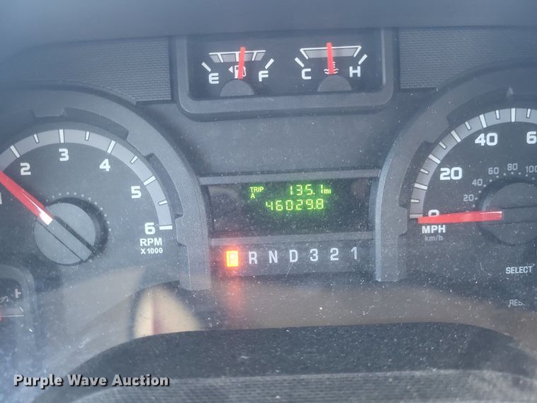 image for item MI9959 2013 Ford E450 Super Duty shuttle bus