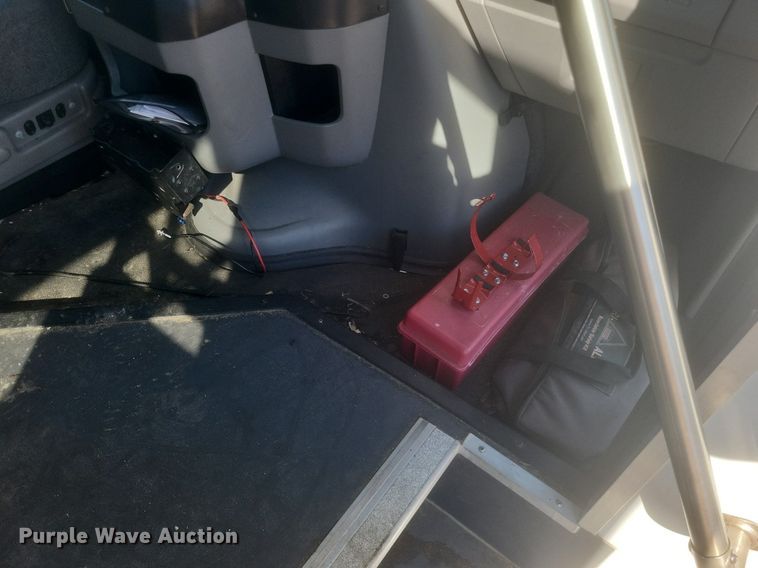 image for item MI9959 2013 Ford E450 Super Duty shuttle bus