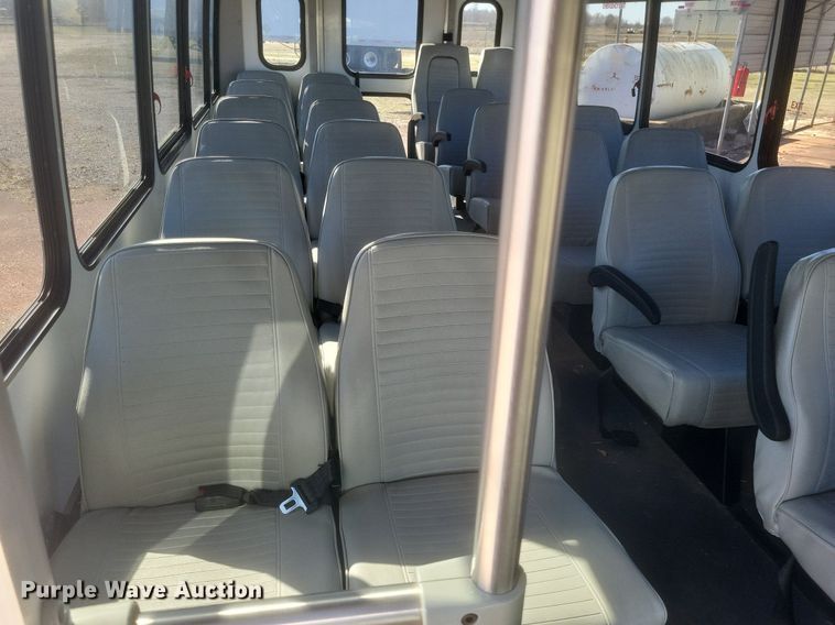 image for item MI9959 2013 Ford E450 Super Duty shuttle bus