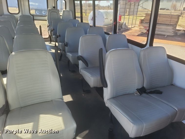 image for item MI9959 2013 Ford E450 Super Duty shuttle bus