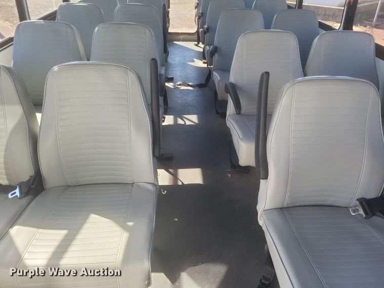 image for item MI9959 2013 Ford E450 Super Duty shuttle bus