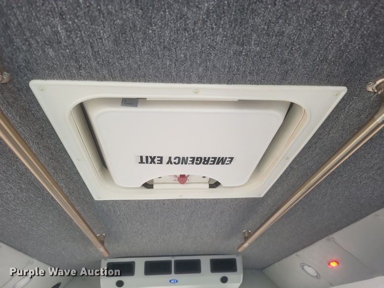 image for item MI9959 2013 Ford E450 Super Duty shuttle bus