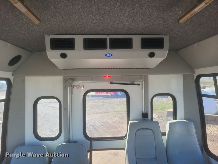 image for item MI9959 2013 Ford E450 Super Duty shuttle bus