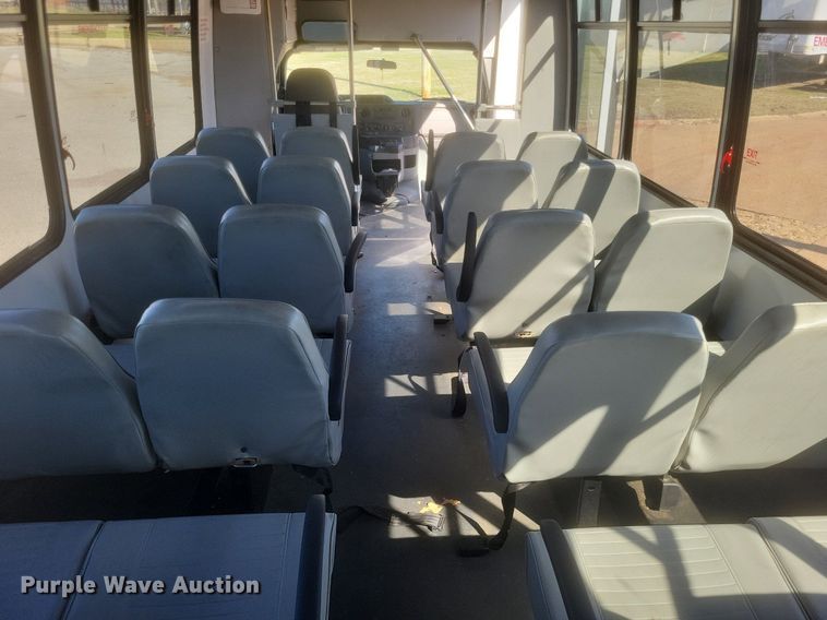 image for item MI9959 2013 Ford E450 Super Duty shuttle bus