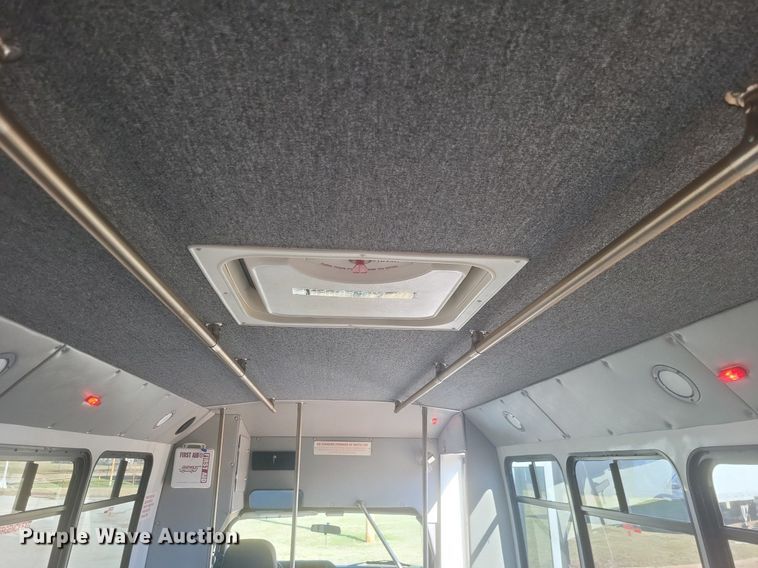 image for item MI9959 2013 Ford E450 Super Duty shuttle bus