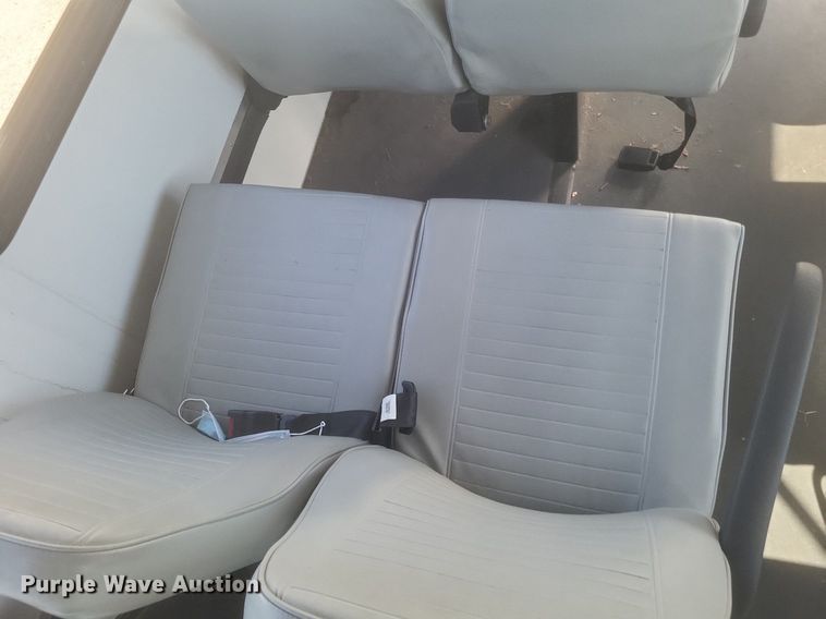 image for item MI9959 2013 Ford E450 Super Duty shuttle bus