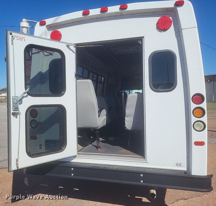 image for item MI9959 2013 Ford E450 Super Duty shuttle bus