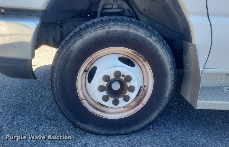 image for item MI9959 2013 Ford E450 Super Duty shuttle bus