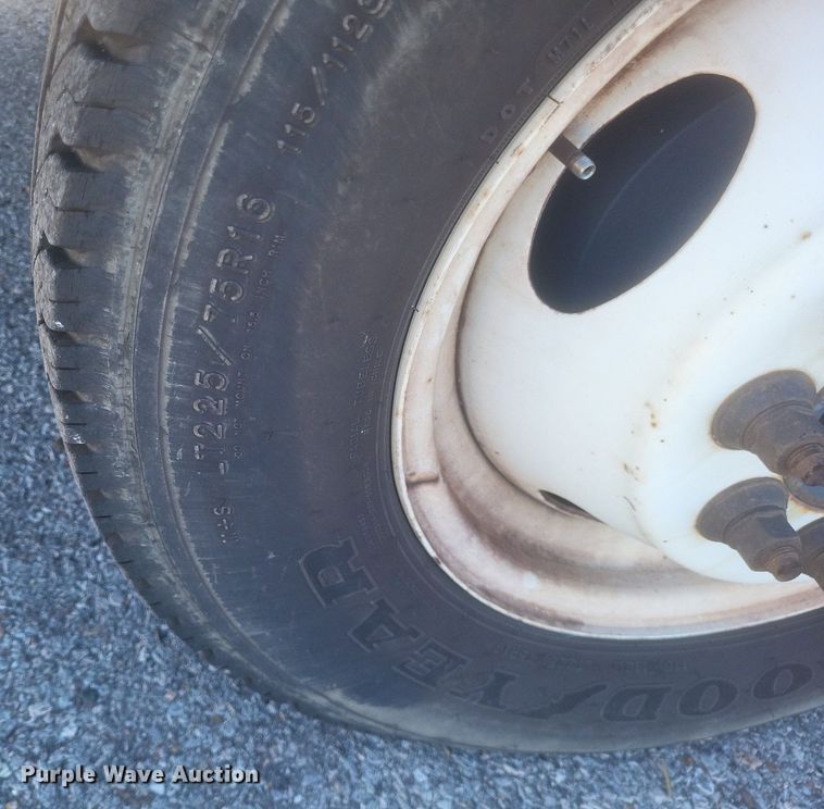 image for item MI9959 2013 Ford E450 Super Duty shuttle bus