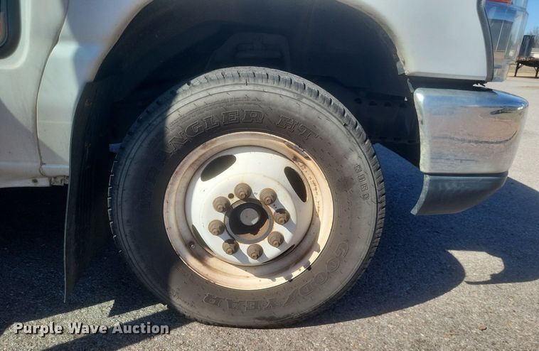 image for item MI9959 2013 Ford E450 Super Duty shuttle bus