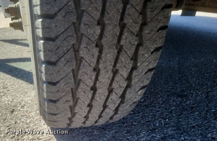 image for item MI9959 2013 Ford E450 Super Duty shuttle bus