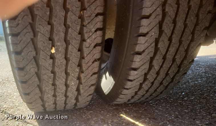 image for item MI9959 2013 Ford E450 Super Duty shuttle bus