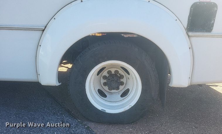 image for item MI9959 2013 Ford E450 Super Duty shuttle bus