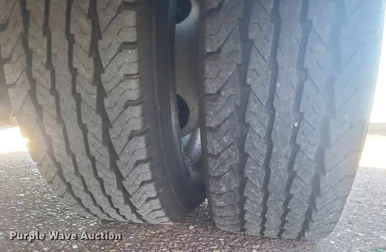 image for item MI9959 2013 Ford E450 Super Duty shuttle bus