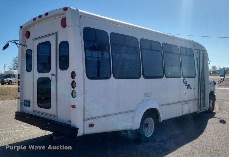 image for item MI9960 2013 Ford E450 Super Duty shuttle bus
