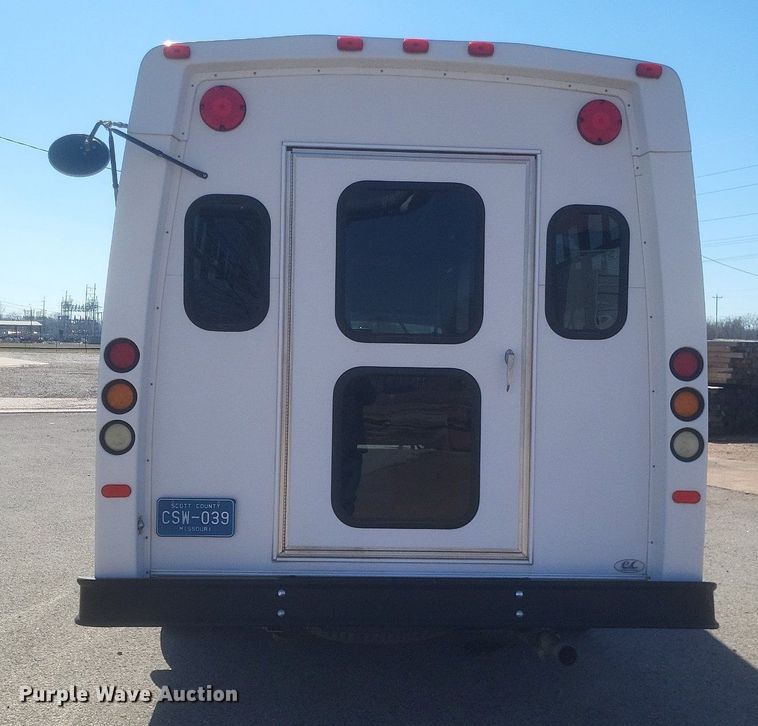 image for item MI9960 2013 Ford E450 Super Duty shuttle bus