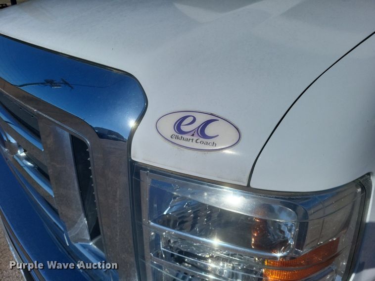 image for item MI9960 2013 Ford E450 Super Duty shuttle bus