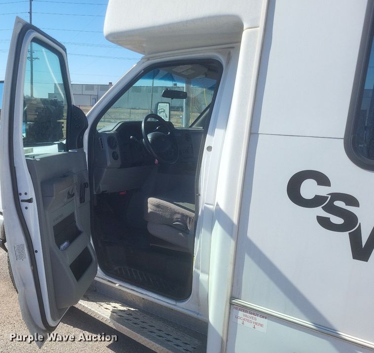 image for item MI9960 2013 Ford E450 Super Duty shuttle bus
