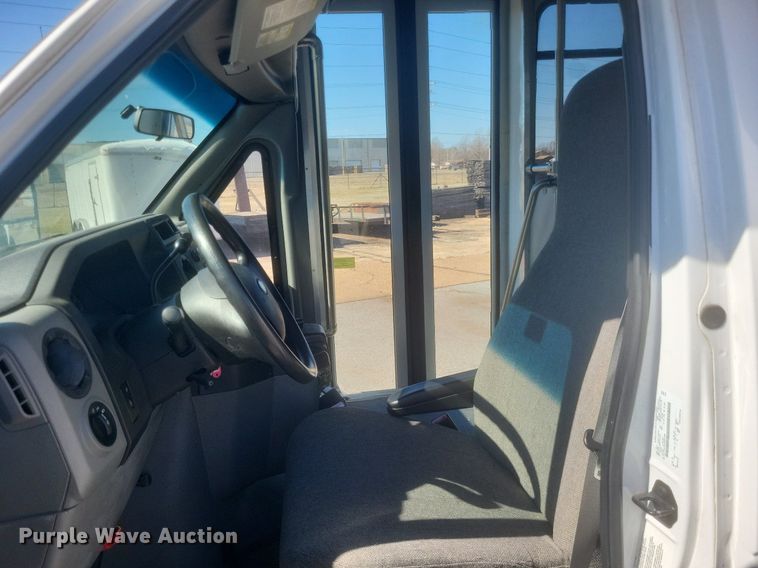 image for item MI9960 2013 Ford E450 Super Duty shuttle bus