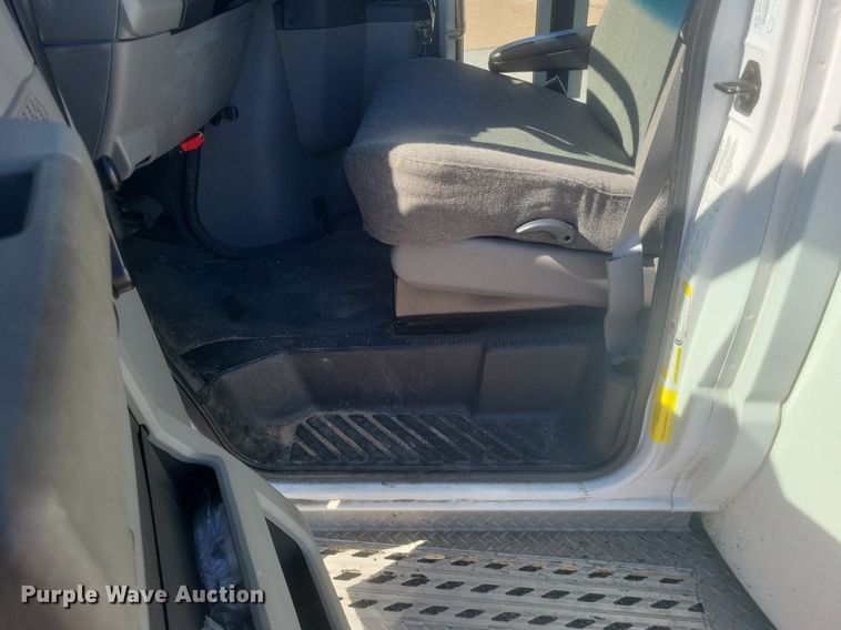 image for item MI9960 2013 Ford E450 Super Duty shuttle bus