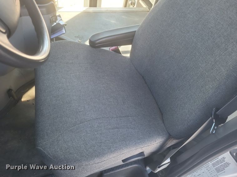 image for item MI9960 2013 Ford E450 Super Duty shuttle bus