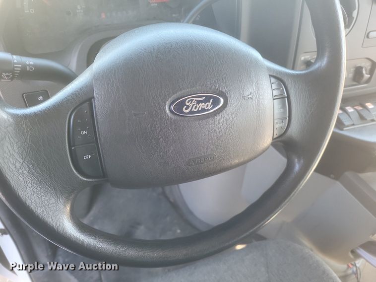 image for item MI9960 2013 Ford E450 Super Duty shuttle bus