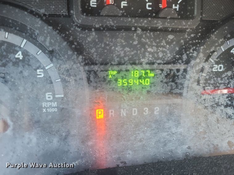 image for item MI9960 2013 Ford E450 Super Duty shuttle bus