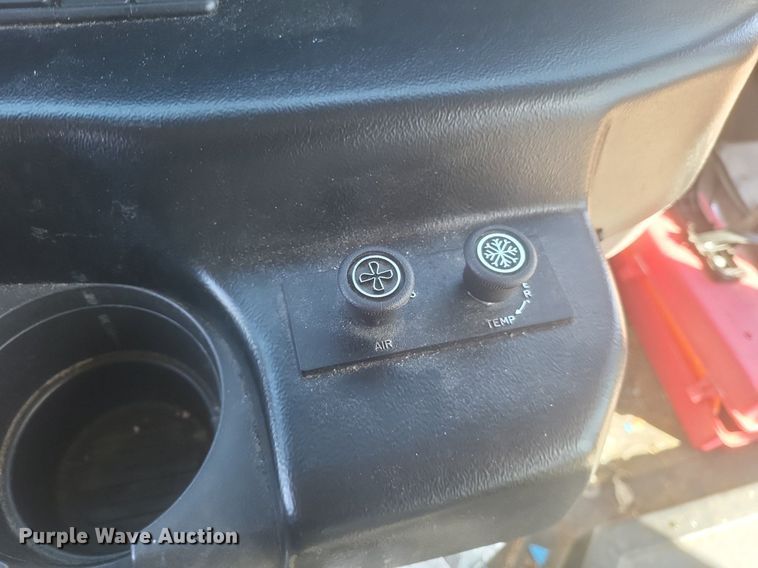 image for item MI9960 2013 Ford E450 Super Duty shuttle bus