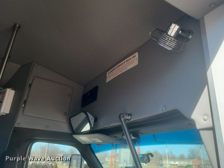 image for item MI9960 2013 Ford E450 Super Duty shuttle bus