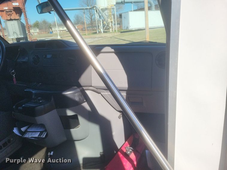 image for item MI9960 2013 Ford E450 Super Duty shuttle bus