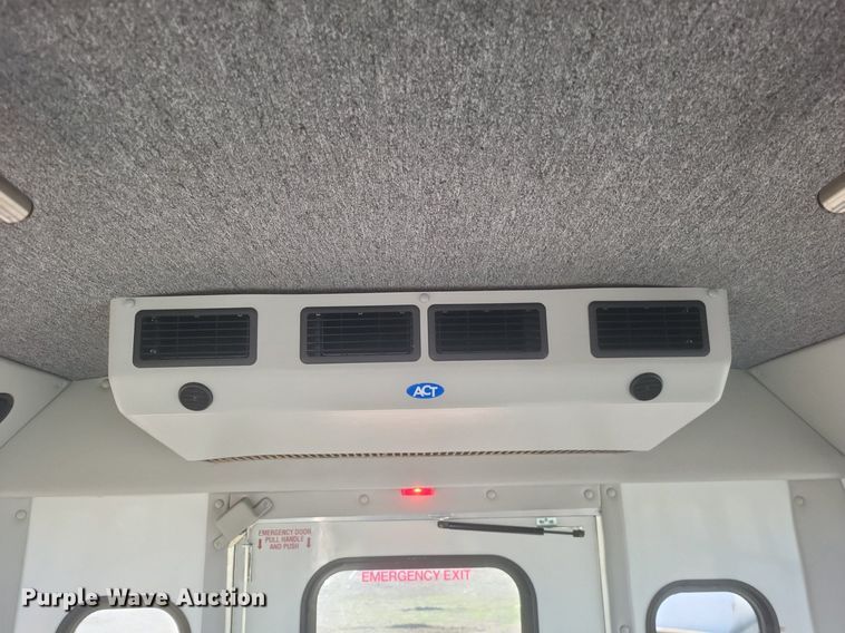 image for item MI9960 2013 Ford E450 Super Duty shuttle bus