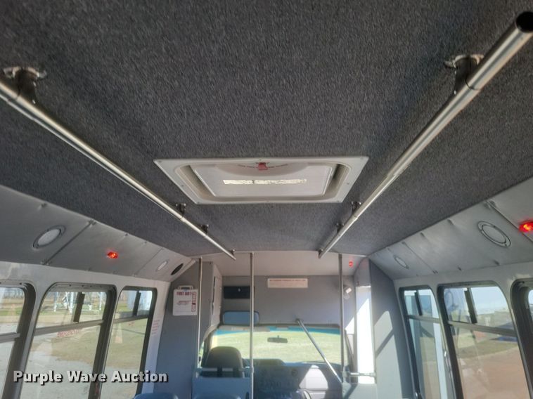 image for item MI9960 2013 Ford E450 Super Duty shuttle bus