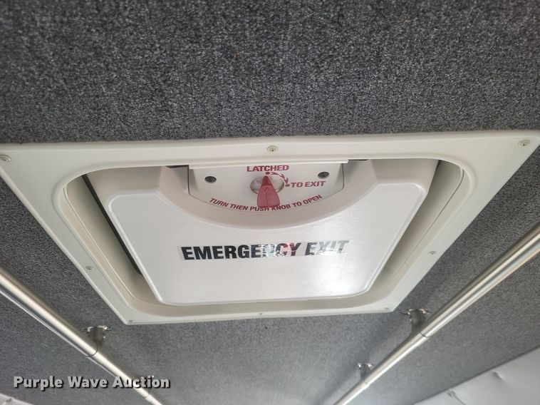 image for item MI9960 2013 Ford E450 Super Duty shuttle bus