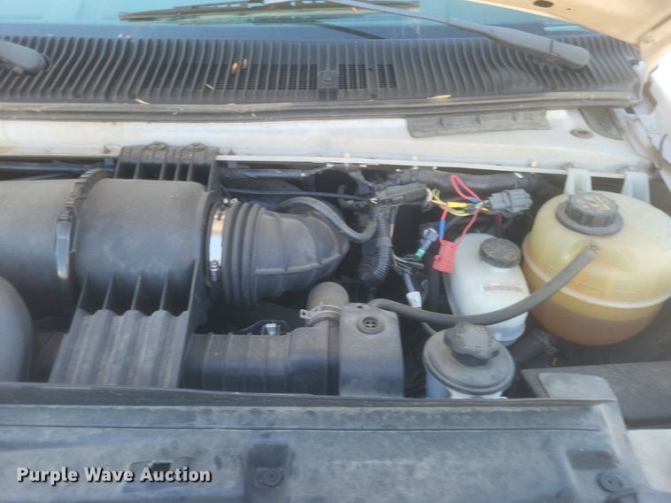 image for item MI9960 2013 Ford E450 Super Duty shuttle bus